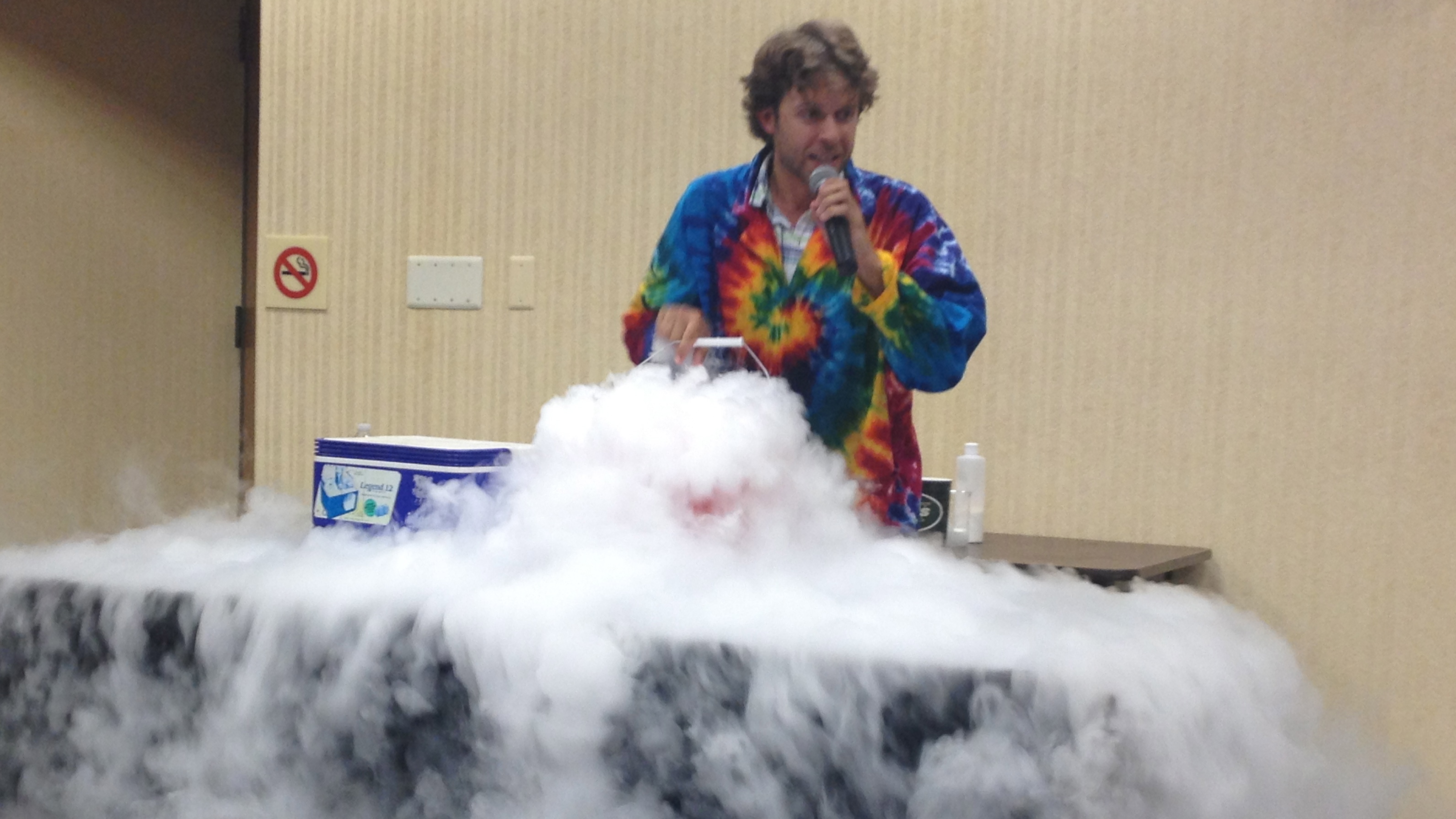 We enjoyed an exciting summer reading kick-off with Sciencetellers!